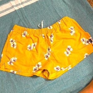 Patagonia Women’s Barely Baggie 2.5 “ shorts L